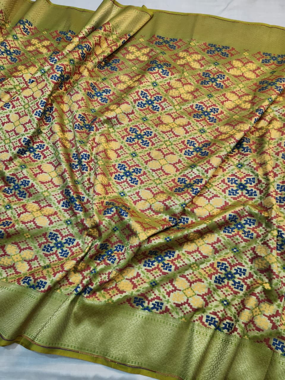 Handwoven Light Green Banarasi Patola Silk Saree