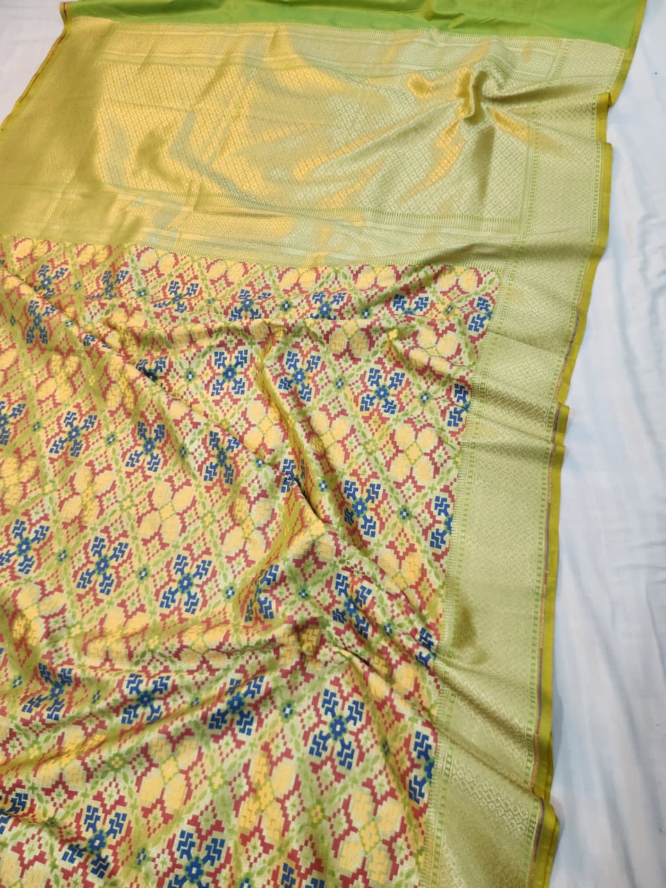 Handwoven Light Green Banarasi Patola Silk Saree